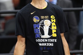 KAIYUNAPP-羽毛球队刷新世界纪录，库里教练激动落泪！的简单介绍