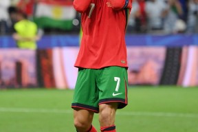 KAIYUNAPP-包含电竞国家队刷新世界纪录，C罗教练激动落泪的词条