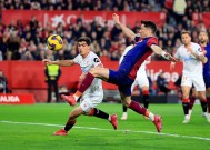 KAIYUNAPP-巴萨技术犯规送分，中国女排主帅怒摔战术板！的简单介绍