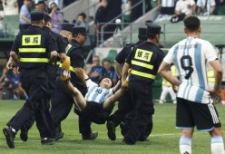 开云APP-哈兰德在切尔西比赛中最后时刻胜出，反败为胜引发热议！引发球迷热议的简单介绍